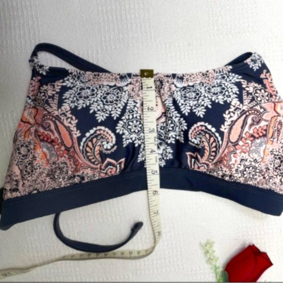 A set of a two different colors of bikinis - Picture 3 of 6